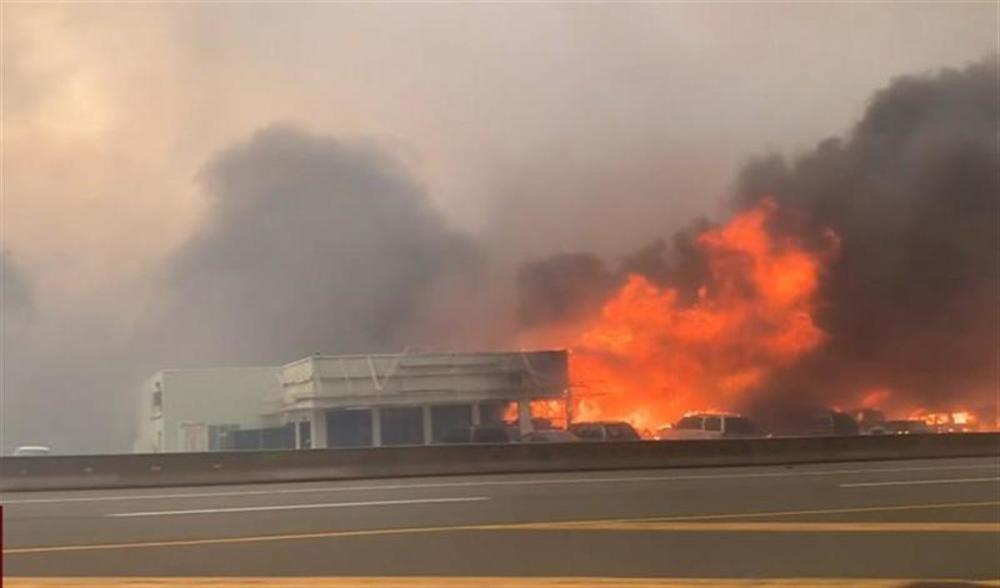 最强热浪加一万次雷击，加拿大火烧燎原，政府将出动军机救灾